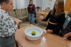 Wróżba Złota moneta w fontannie