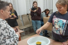 Wróżba Złota moneta w fontannie