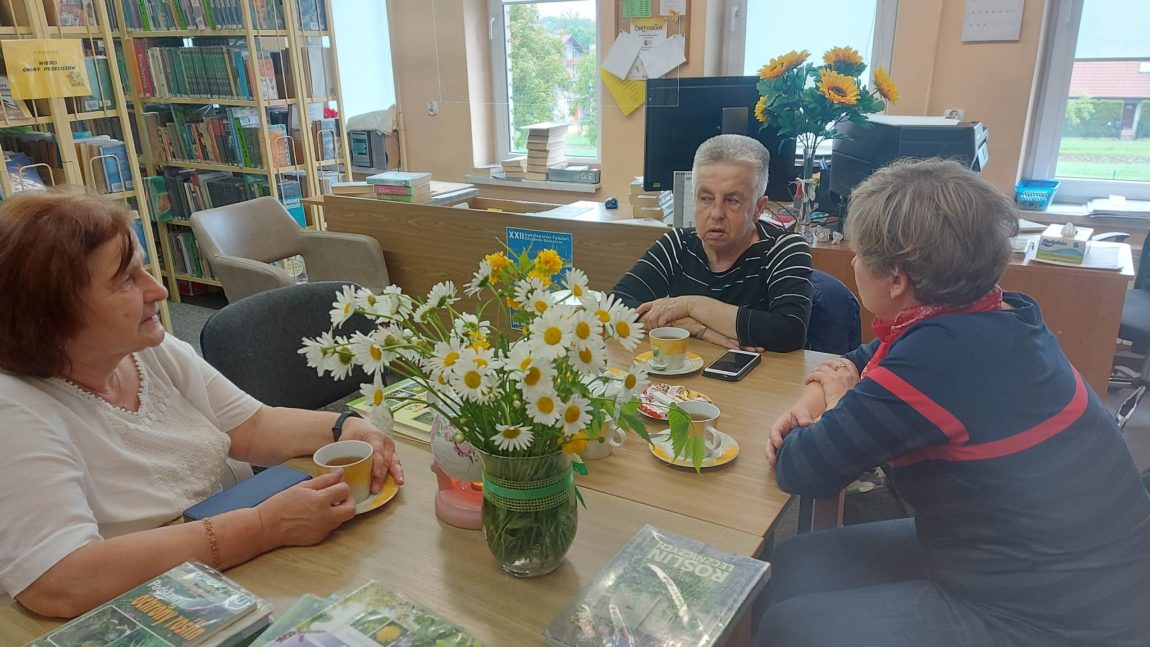 „KLUB HERBACIANEJ KSIĄŻKI” W KWIETNYCH BARWACH