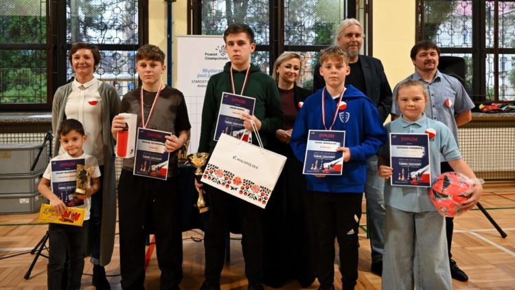 SUKCES ZAWODNICZKI „SZEWCZYKA” W TURNIEJU SZACHOWYM W OŚWIĘCIMIU.