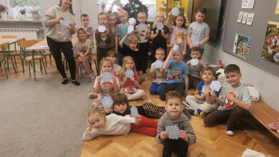 ZIMOWE ZAJECIA UMUZYKALNIAJĄCE W PRZEDSZKOLU