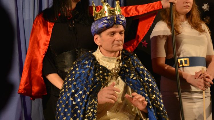 TRZY POKOLENIA NA JEDNEJ SCENIE W DOMU KULTURY W PRZECISZOWIE