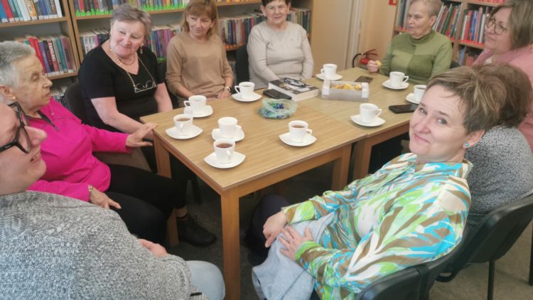 SPOTKANIE KLUBU HERBACIANEJ KSIĄŻKI