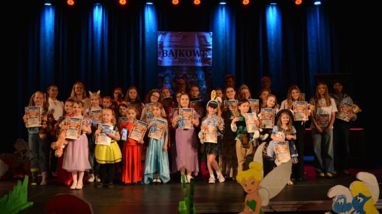 „BAJKOWE ŚPIEWANIE” W DOMU KULTURY W PRZECISZOWIE
