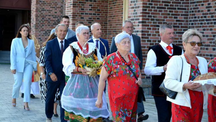 ŚWIĘTO PLONÓW W PIOTROWICACH.